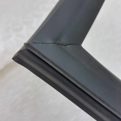 Hűtő ajtó mágnesgumi (fekete színben)