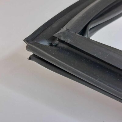 Fekete hűtő ajtó mágnesgumi fekete színben